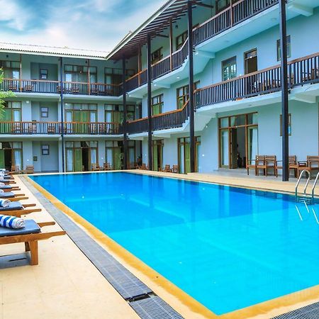 Fresco Water Villa Сигирия Екстериор снимка