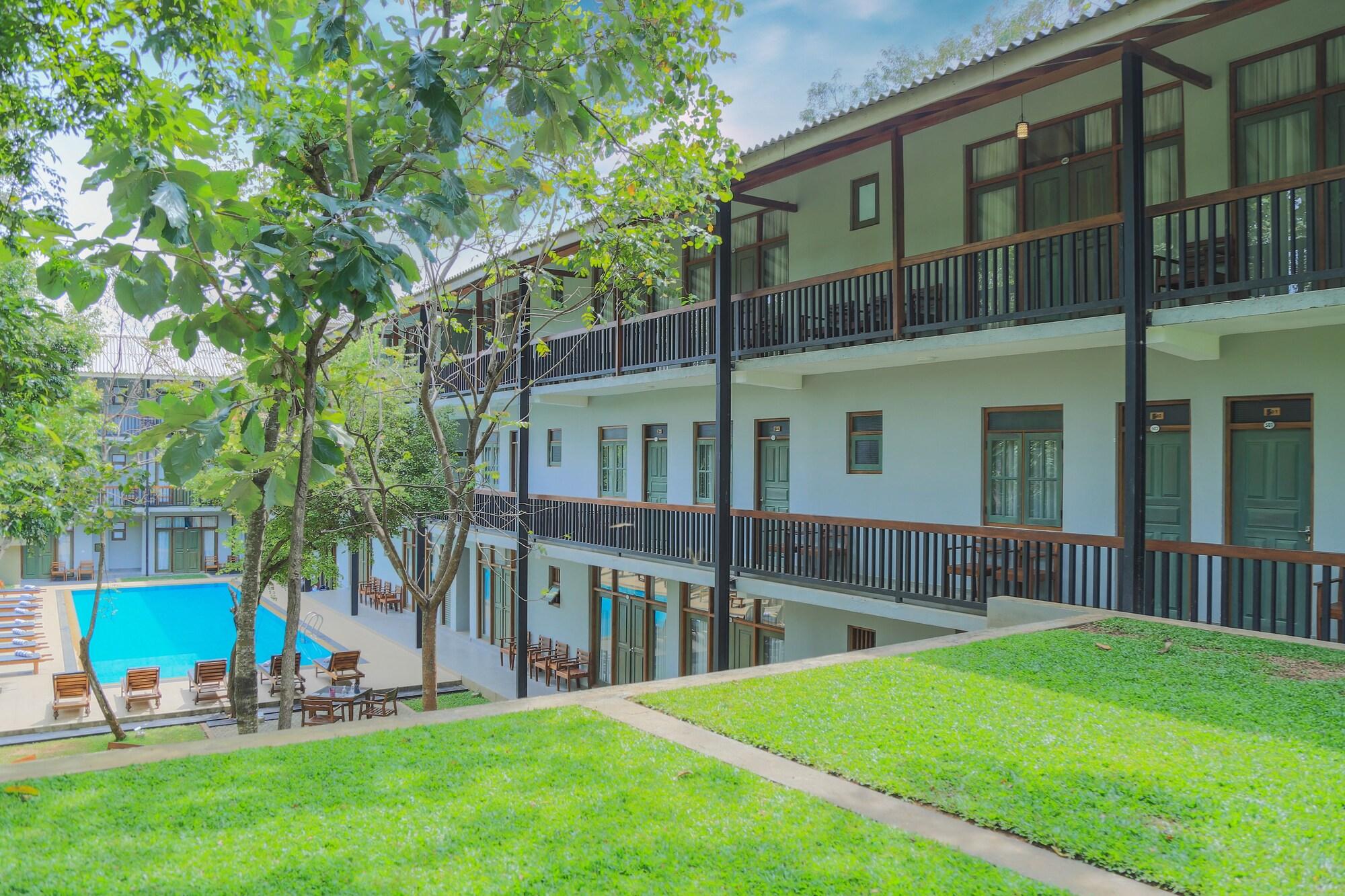 Fresco Water Villa Сигирия Екстериор снимка