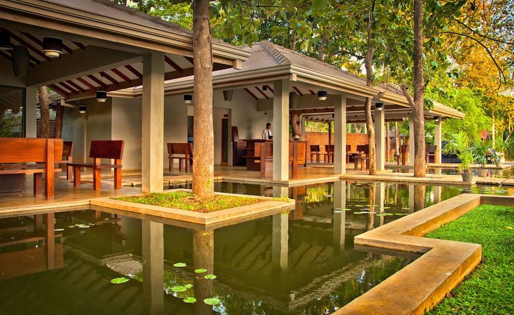 Fresco Water Villa Сигирия Екстериор снимка