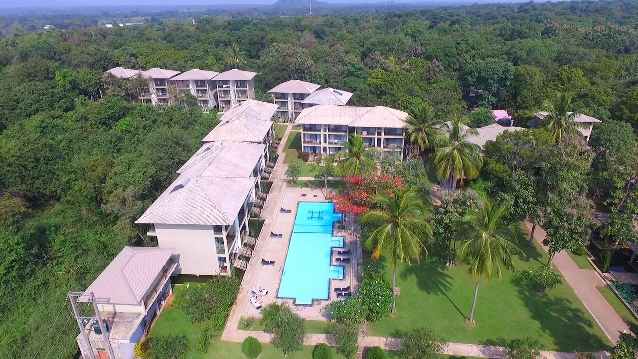 Fresco Water Villa Сигирия Екстериор снимка