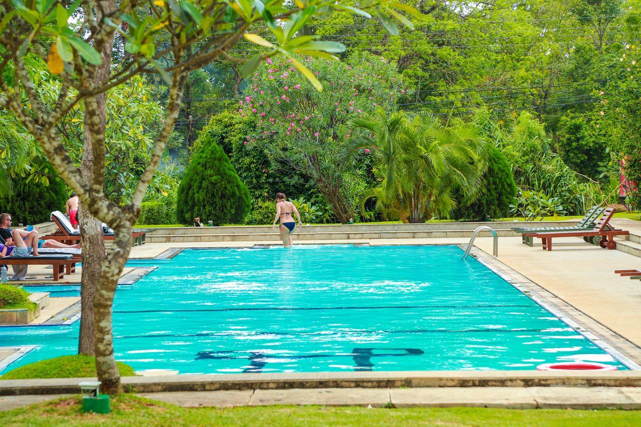 Fresco Water Villa Сигирия Екстериор снимка