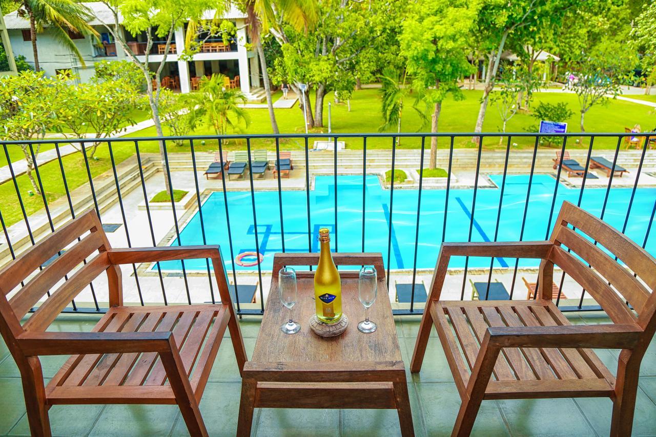 Fresco Water Villa Сигирия Екстериор снимка