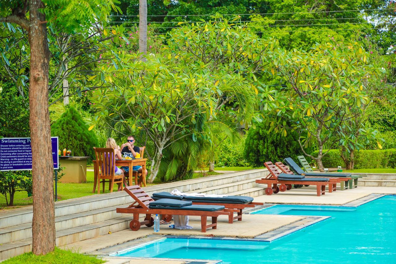 Fresco Water Villa Сигирия Екстериор снимка