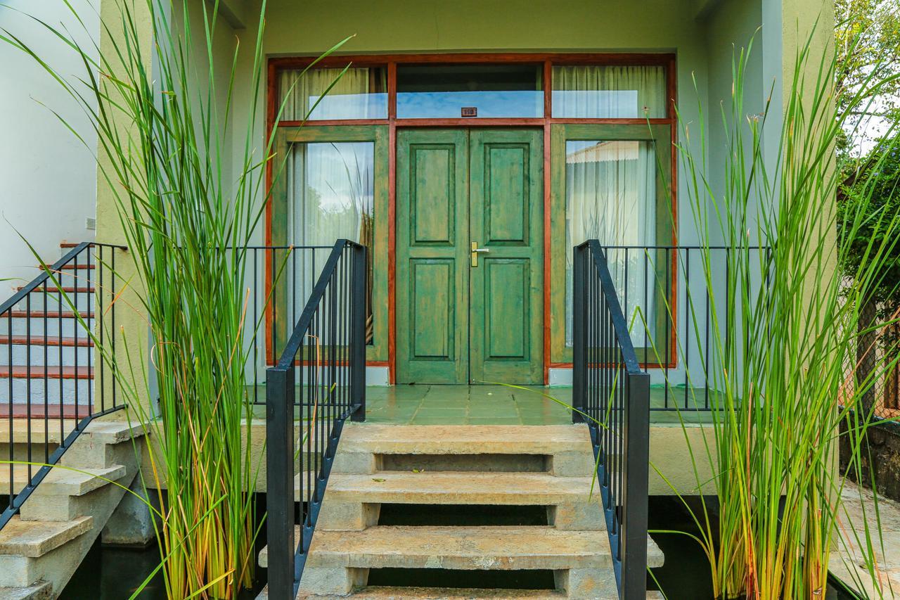 Fresco Water Villa Сигирия Екстериор снимка