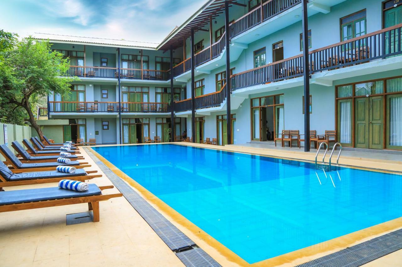 Fresco Water Villa Сигирия Екстериор снимка